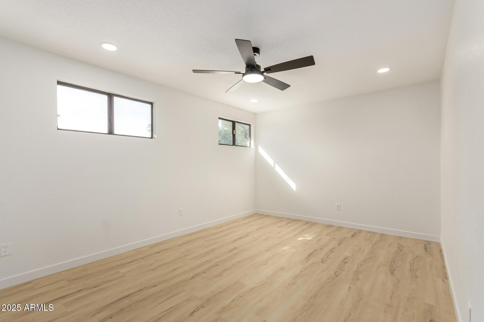 2319 West Wethersfield Road Phoenix, AZ 85029 - Photo 22 of 40 14 - Wethersfield