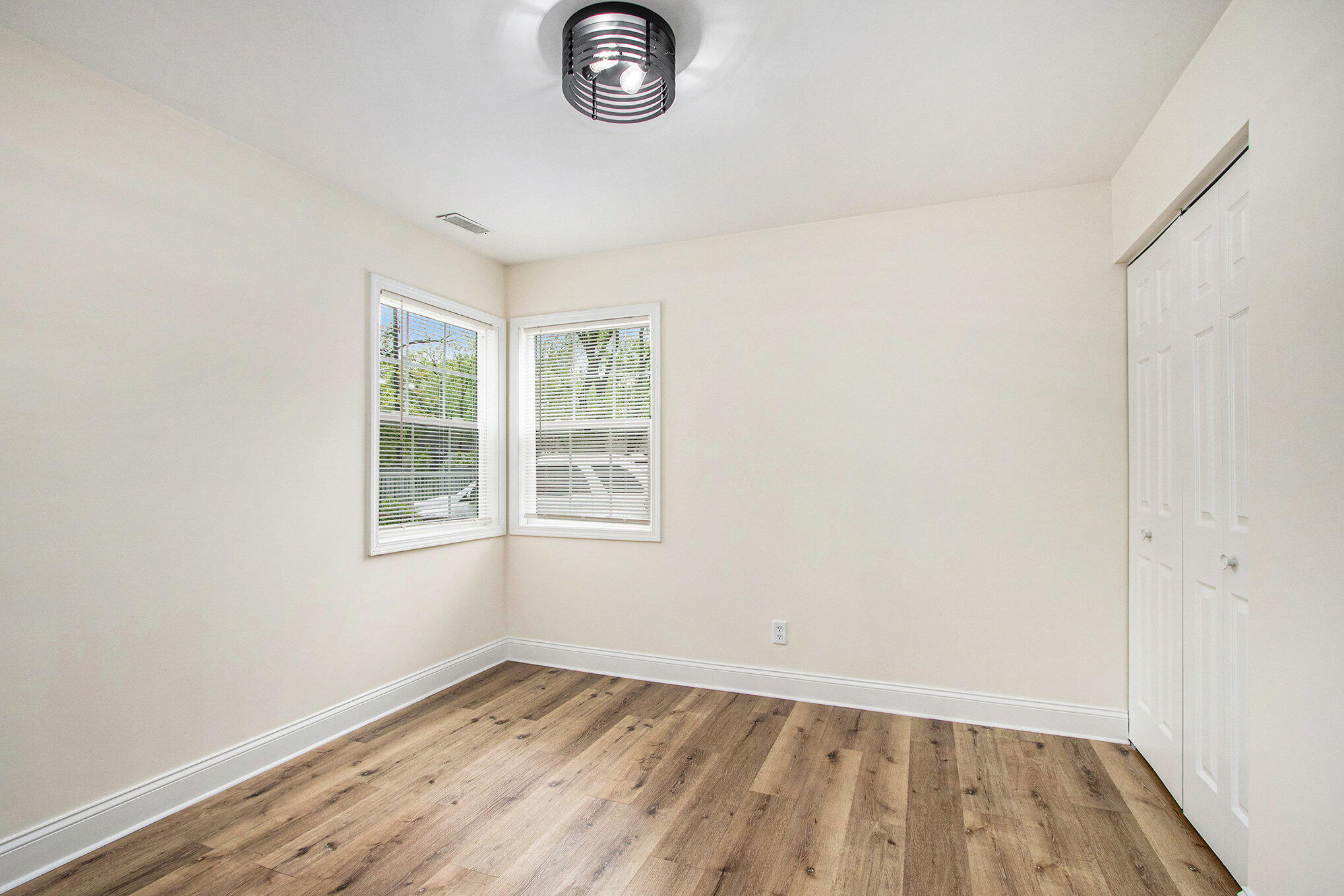 1121 Dekalb Street Gary, IN 46403 - Photo 11 of 21 2038x1359