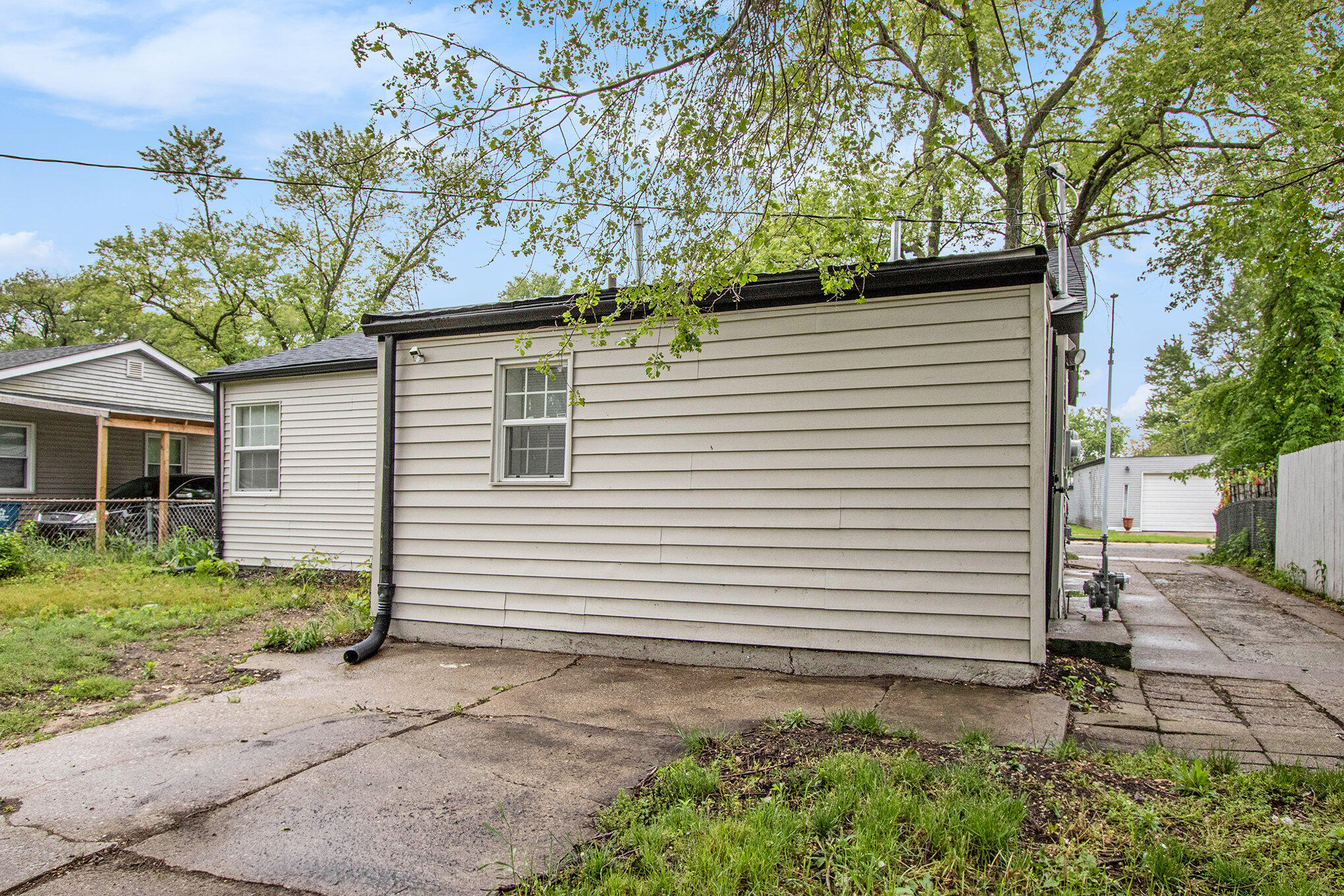 1121 Dekalb Street Gary, IN 46403 - Photo 15 of 21 2038x1359