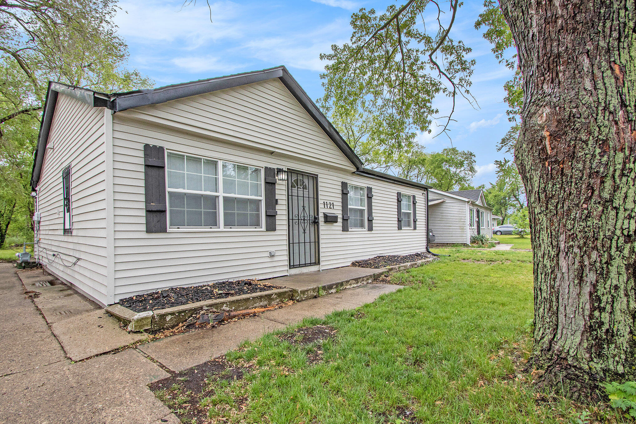 1121 Dekalb Street Gary, IN 46403 - Photo 18 of 21 2038x1359