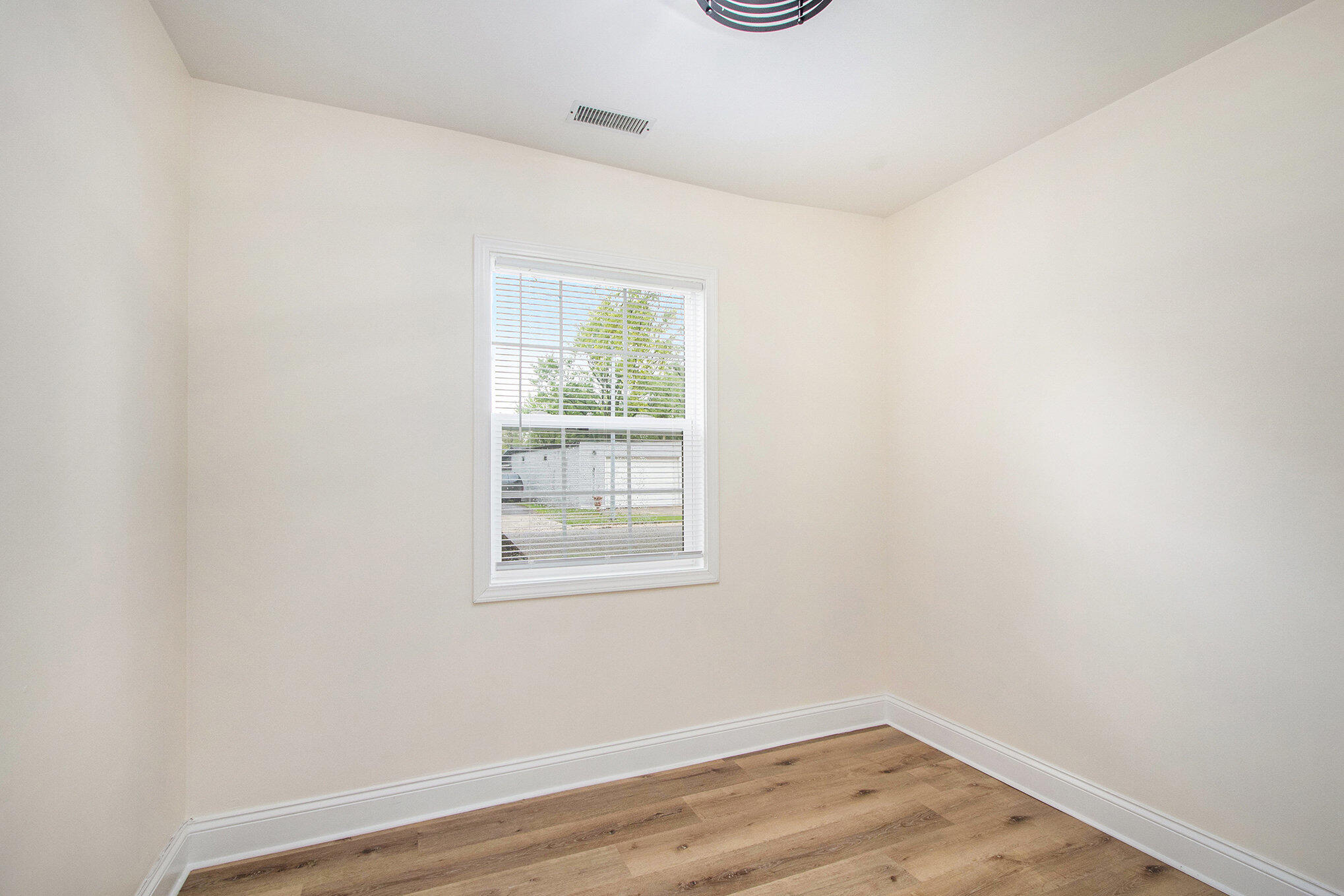 1121 Dekalb Street Gary, IN 46403 - Photo 10 of 21 2038x1359