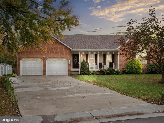 $425,000 | 112 Jefferson Court, Stephens City, VA 22655