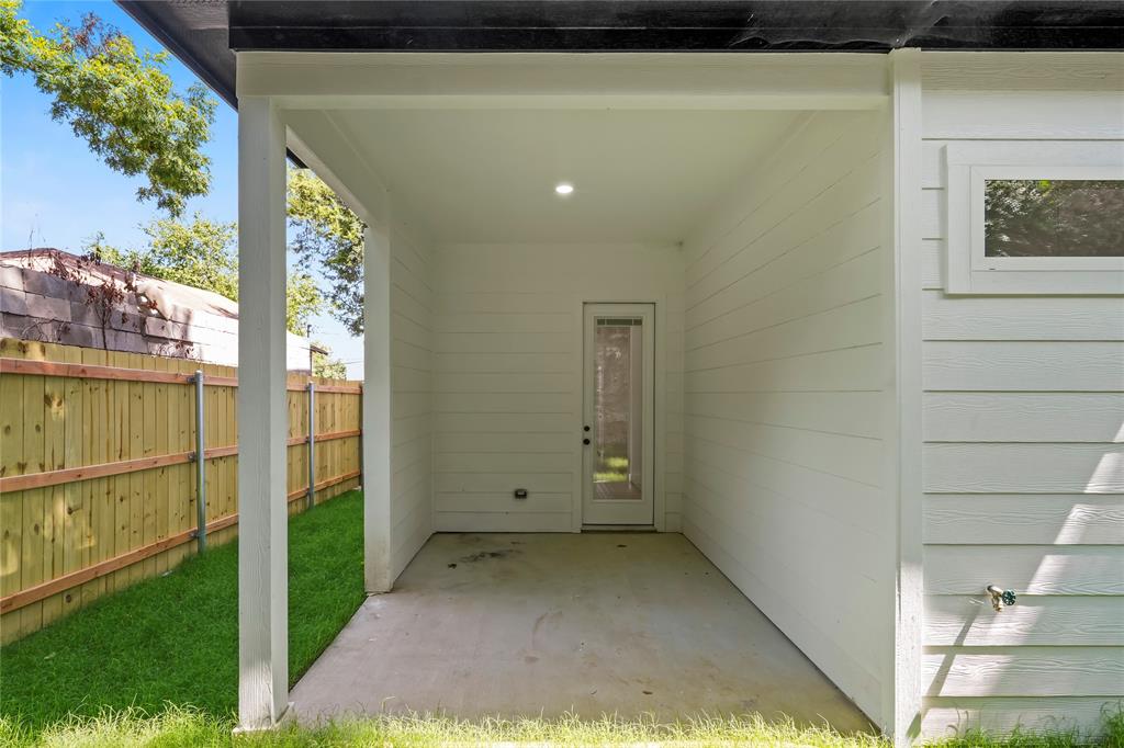1312 Compton Street Dallas, TX 75203 - Photo 5 of 31 a view of a balcony