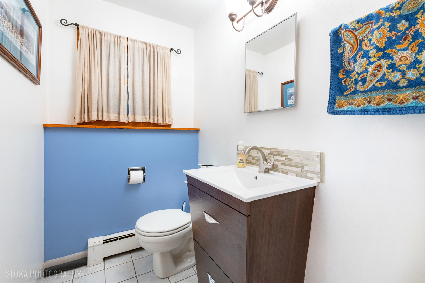 101 Clay Street Algonquin, IL 60102 - Photo 16 of 23 a bathroom with a toilet a sink and mirror