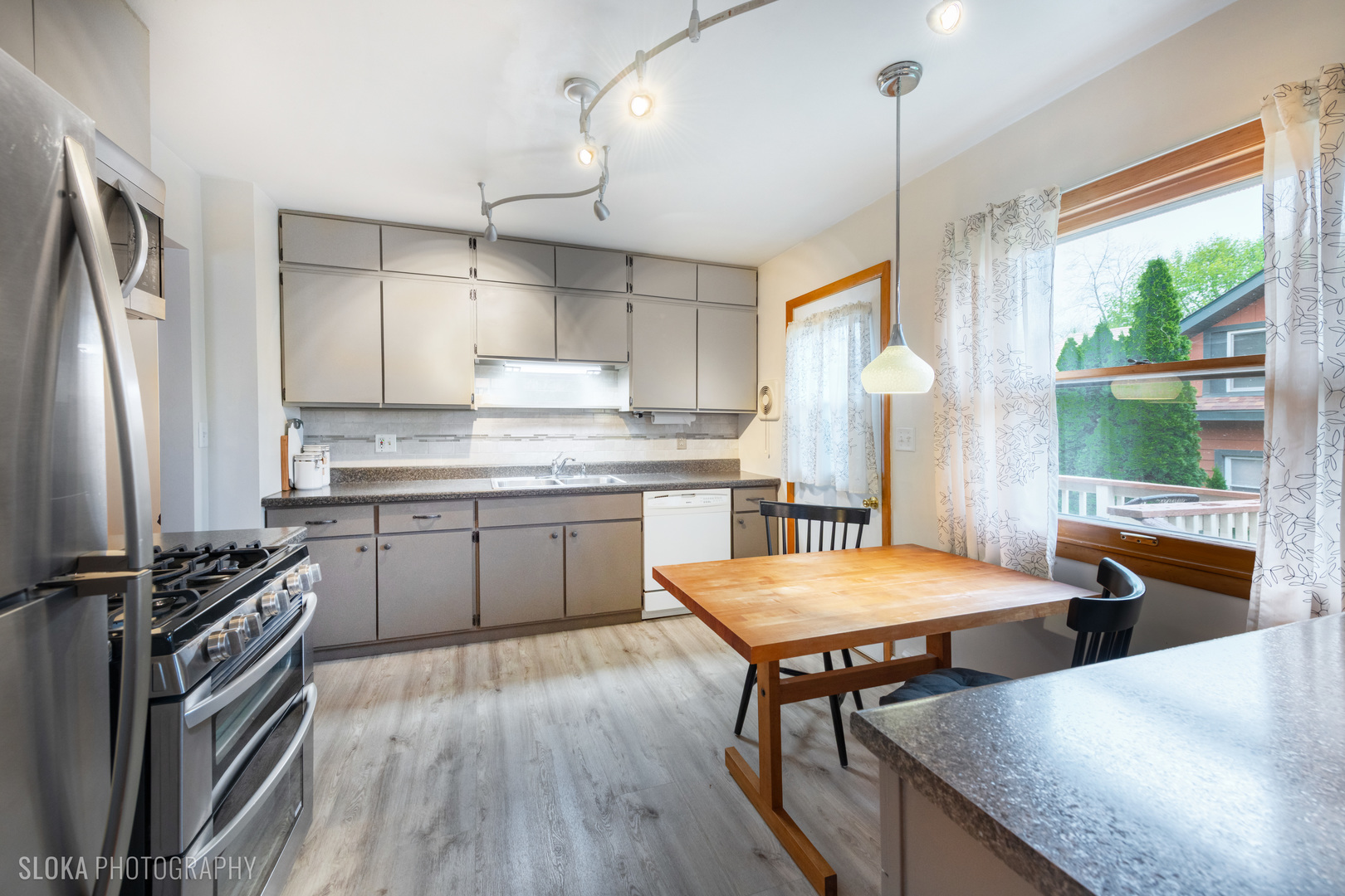 101 Clay Street Algonquin, IL 60102 - Photo 8 of 23 a kitchen with stainless steel appliances granite countertop a stove refrigerator sink and wooden floor