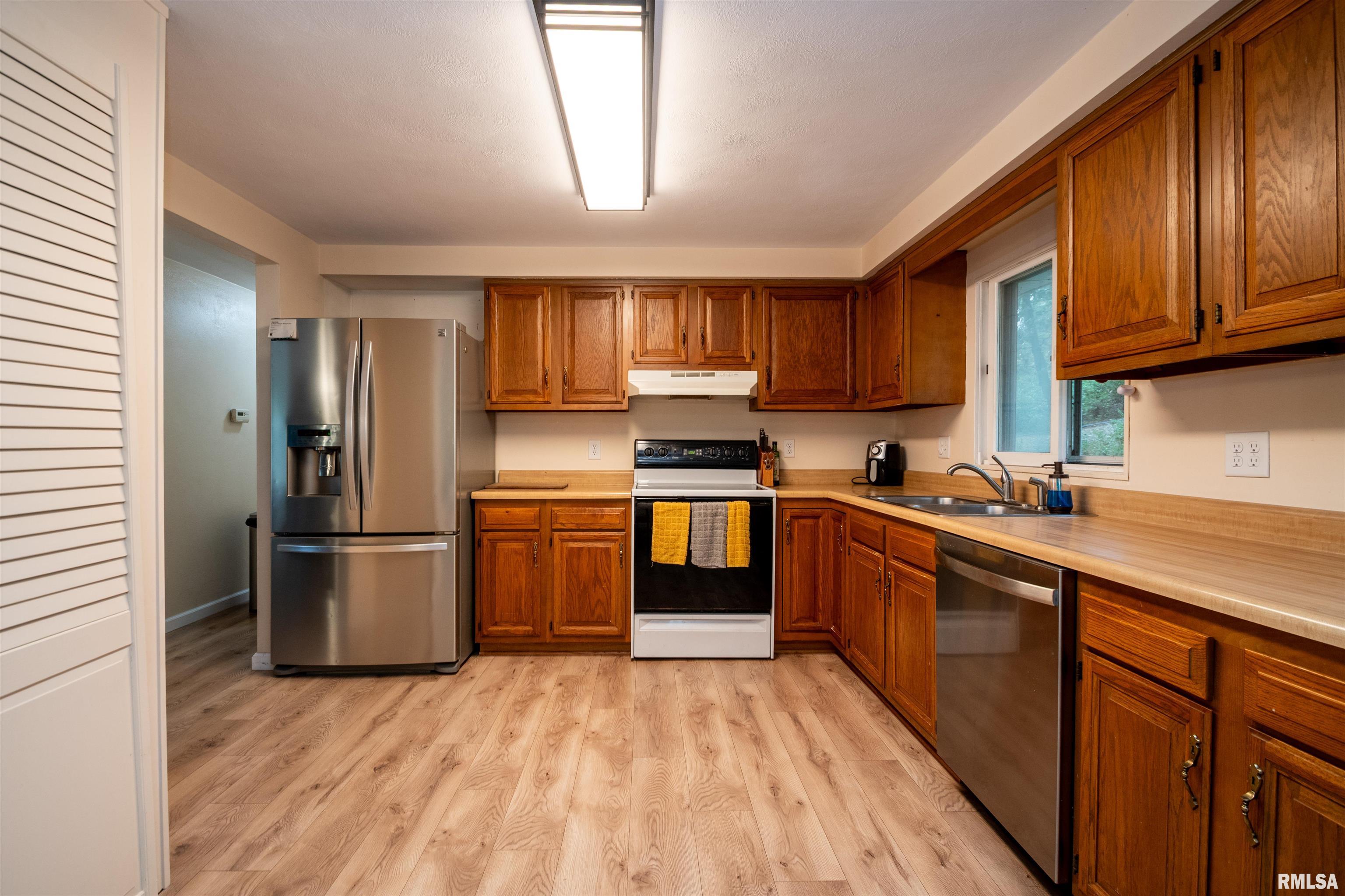 1100 Upper Spring Bay Road East Peoria, IL 61611 - Photo 11 of 20 Gallery Image 11