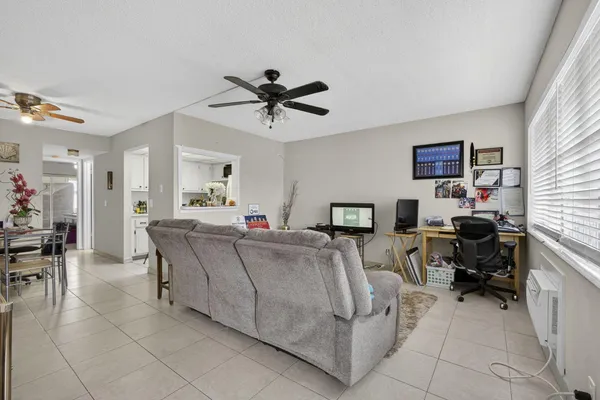 $1,250 | 16 Sussex A, Unit 16, West Palm Beach, FL 33417