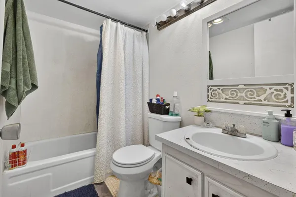 $1,250 | 16 Sussex A, Unit 16, West Palm Beach, FL 33417
