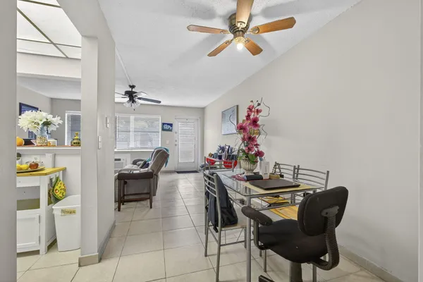 $1,250 | 16 Sussex A, Unit 16, West Palm Beach, FL 33417