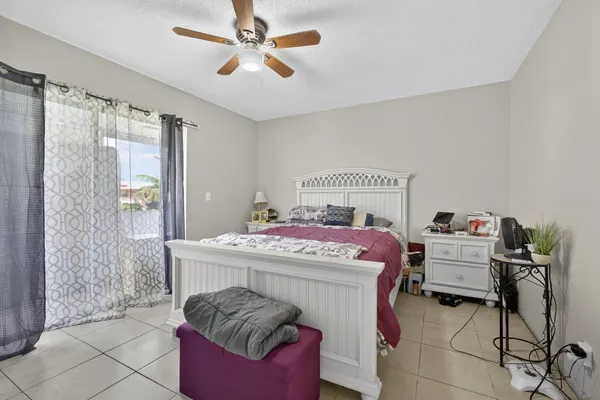$1,250 | 16 Sussex A, Unit 16, West Palm Beach, FL 33417