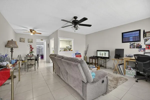$1,250 | 16 Sussex A, Unit 16, West Palm Beach, FL 33417