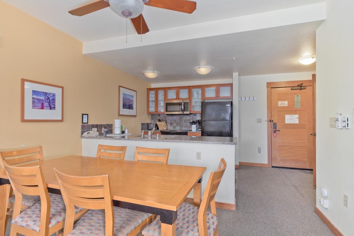 6201 Minaret Road, Unit 2215 Mammoth Lakes, CA 93546 - Photo 11 of 33 a large kitchen with a table and chairs