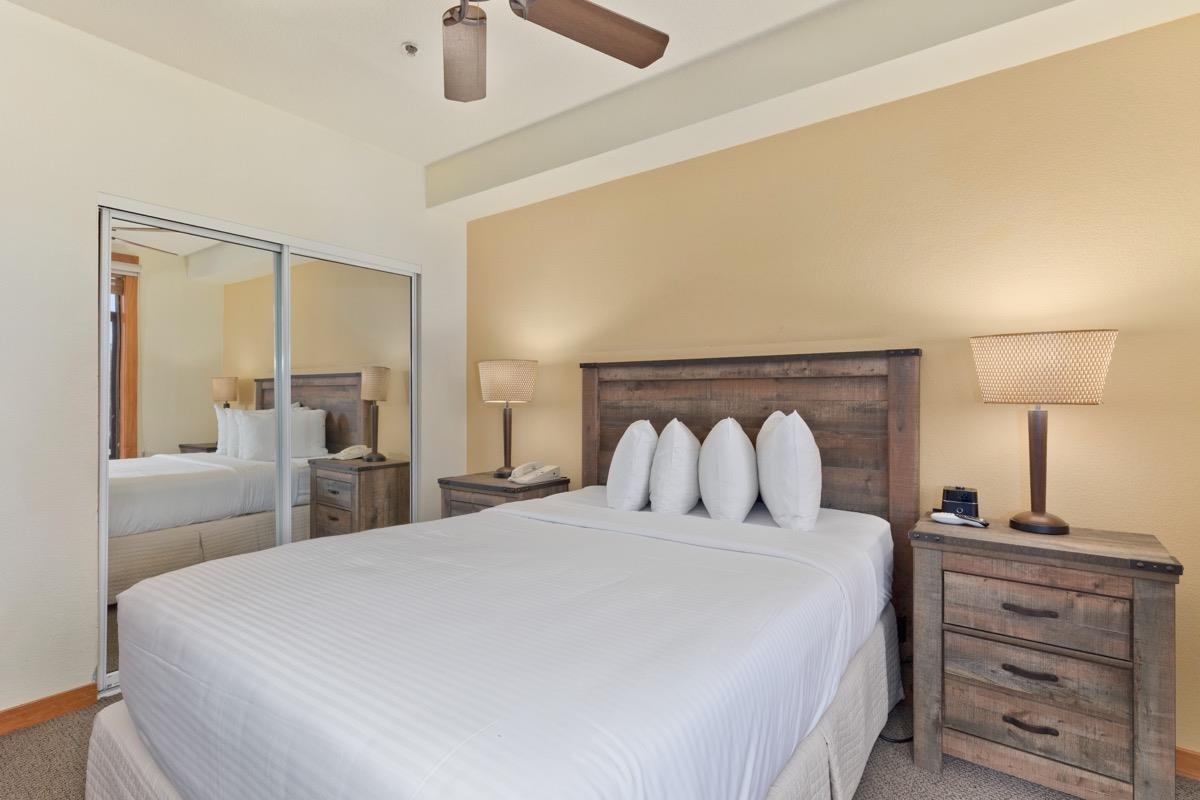 6201 Minaret Road, Unit 2215 Mammoth Lakes, CA 93546 - Photo 24 of 33 a bedroom with a bed and a lamp on table