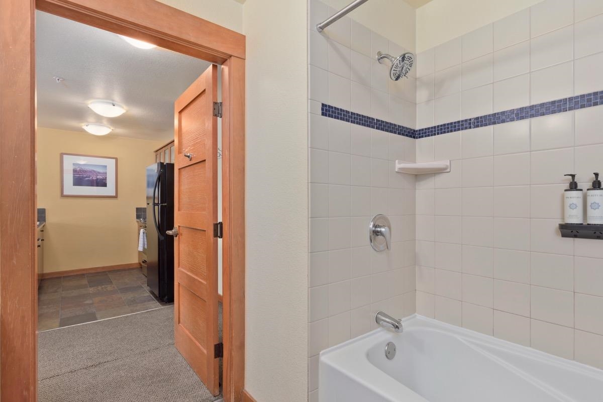 6201 Minaret Road, Unit 2215 Mammoth Lakes, CA 93546 - Photo 26 of 33 a bathroom with a tub a shower and a sink