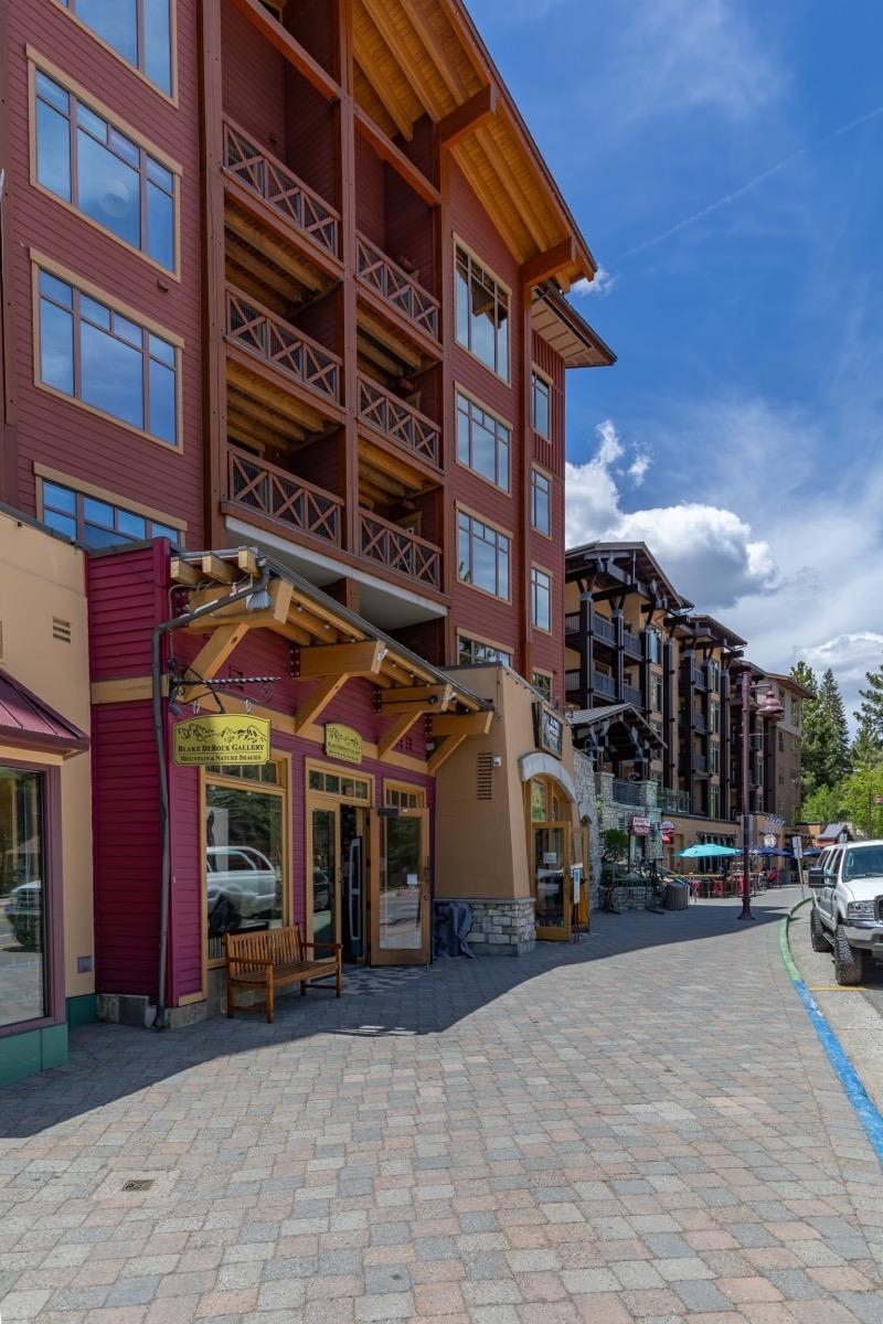 6201 Minaret Road, Unit 2215 Mammoth Lakes, CA 93546 - Photo 32 of 33 a view of a building with car parked