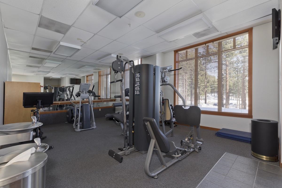 6201 Minaret Road, Unit 2215 Mammoth Lakes, CA 93546 - Photo 33 of 33 a view of a room with gym equipment