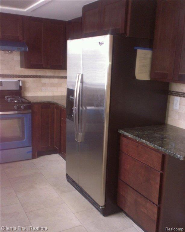 42371 Old Bridge Road Canton, MI 48188 - Photo 3 of 8 IMAG1280-1.jpg