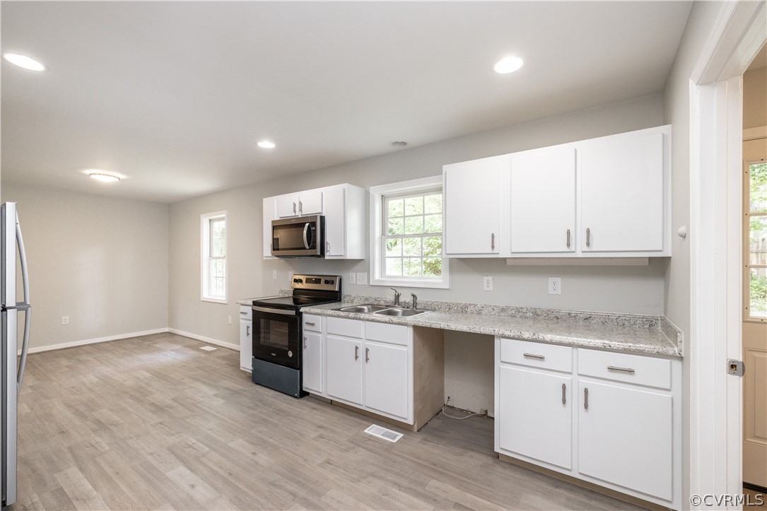 565 Duffton Road Richmond, VA 23225 - Photo 6 of 33 Large Eat-In Kitchen with new new appliances, coun