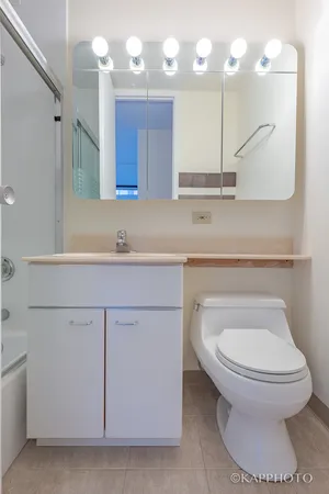 $3,250 | 900 North Lake Shore Drive, Unit 702, Chicago, IL 60611