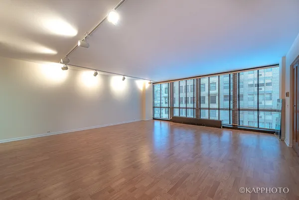 $3,250 | 900 North Lake Shore Drive, Unit 702, Chicago, IL 60611