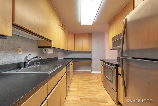 $3,250 | 900 North Lake Shore Drive, Unit 702, Chicago, IL 60611