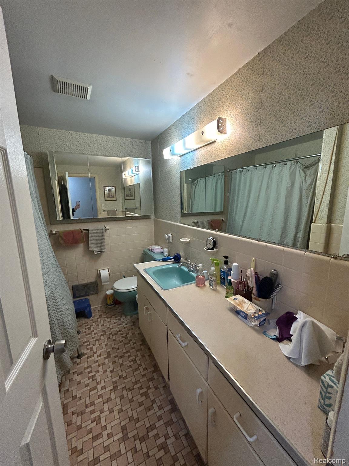 3084 Charing Cross Road Ann Arbor, MI 48108 - Photo 15 of 27
