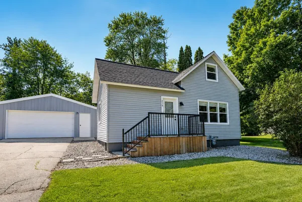 $229,900 | 319 South Oakland Avenue, Oconto Falls, WI 54154