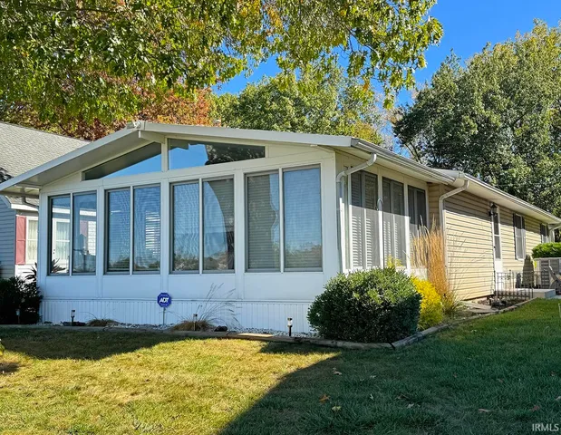 $669,900 | 5916 East George Street, Syracuse, IN 46567