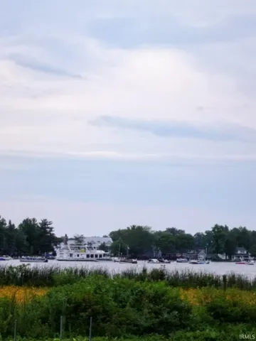 $669,900 | 5916 East George Street, Syracuse, IN 46567