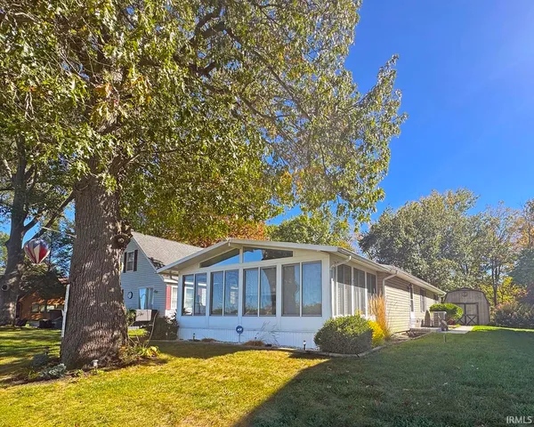 $669,900 | 5916 East George Street, Syracuse, IN 46567