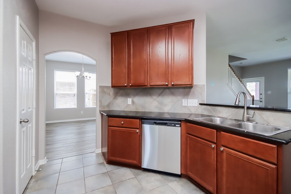 5222 Rio Drive Baytown, TX 77521 - Photo 8 of 17