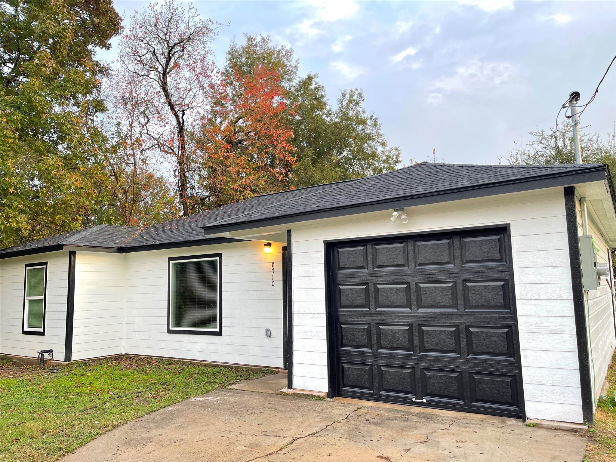 8710 Caddo Road Houston, TX 77078 - Photo 13 of 15 One car garage!