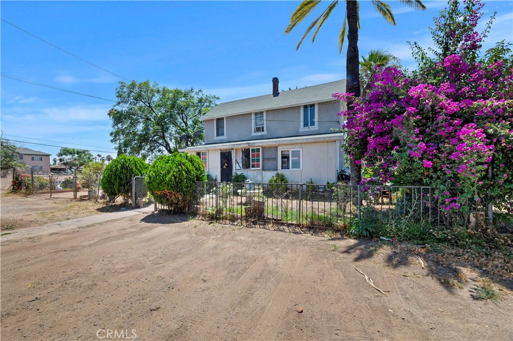 257 Highland Avenue Riverside, CA 92507 - Photo 3 of 7