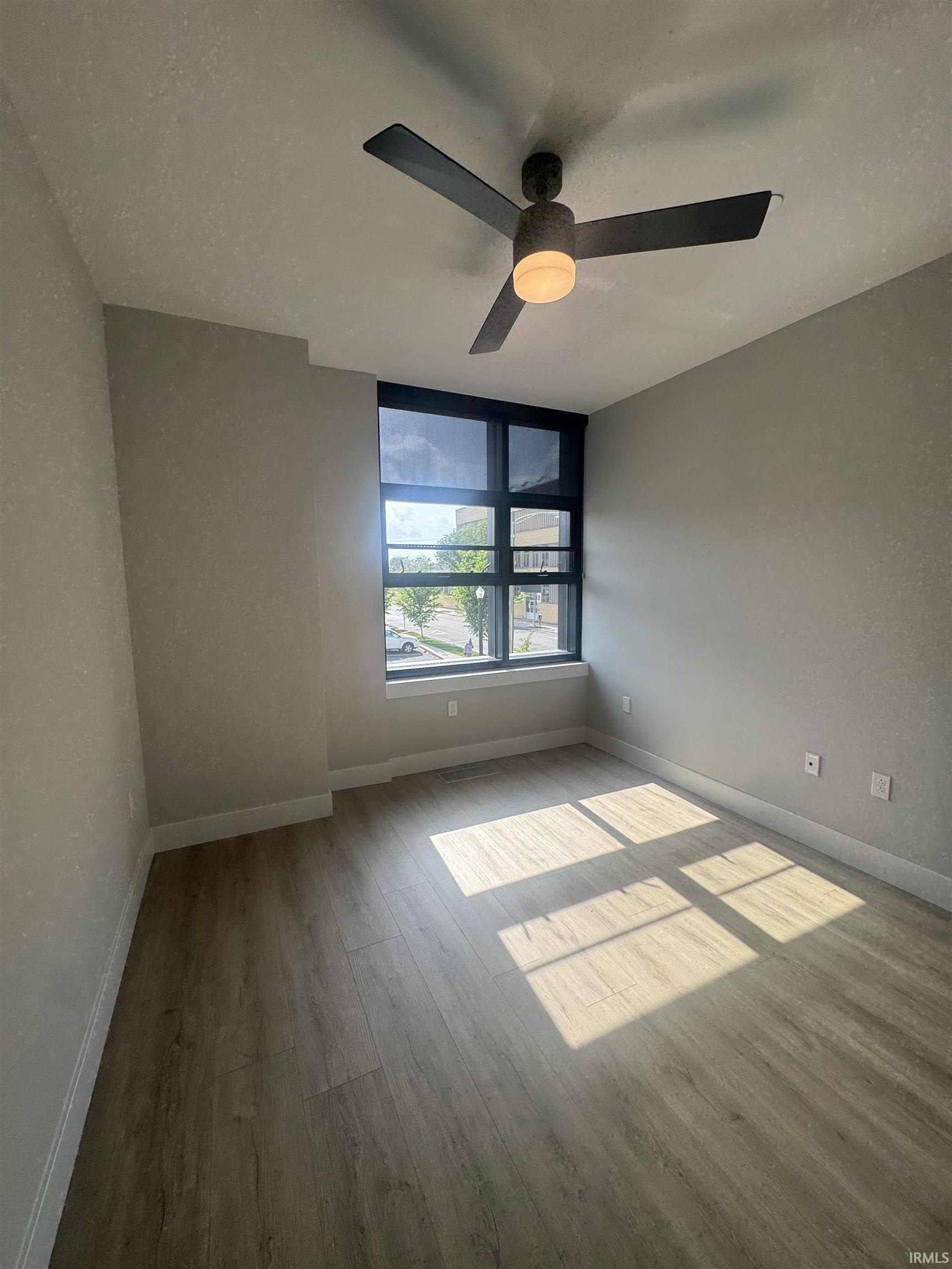 647 Webster Street Fort Wayne, IN 46802 - Photo 7 of 24