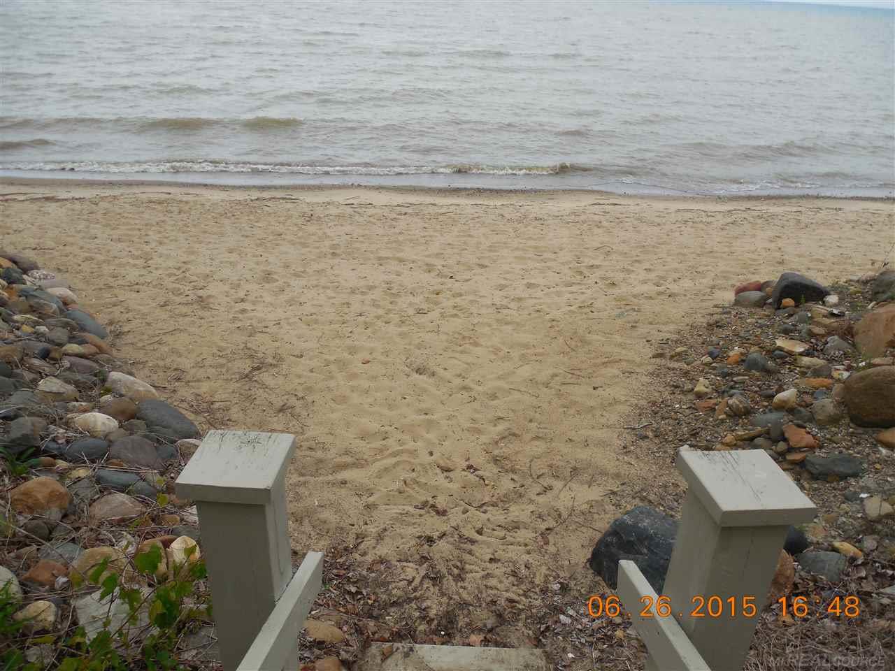 5832 Lakeshore Road Palms, MI 48465 - Photo 9 of 18 31287005-8.JPG