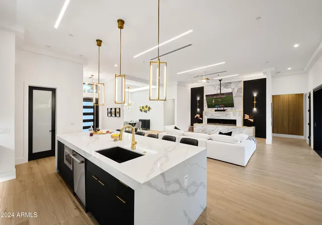 $14,995 | 7707 East 3rd Street, Scottsdale, AZ 85251