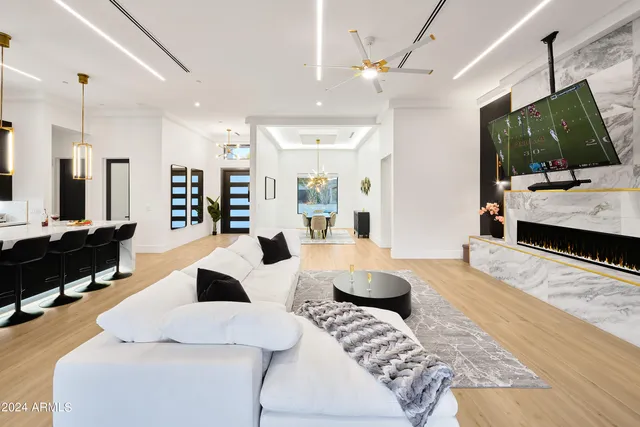 $14,995 | 7707 East 3rd Street, Scottsdale, AZ 85251