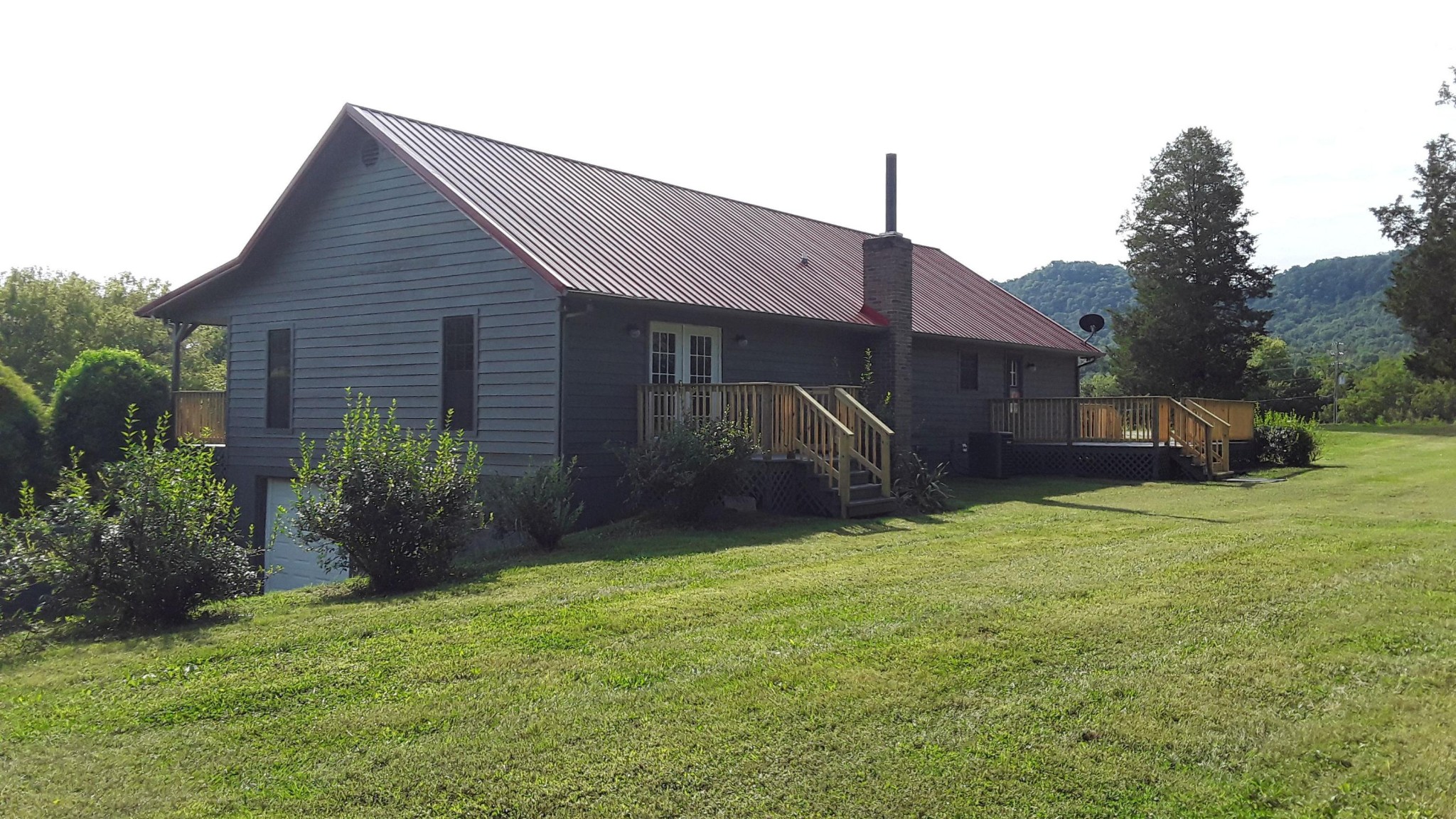 129 Rosedale Avenue Rutledge, TN 37861 - Photo 29 of 34 a view of a back yard of the house