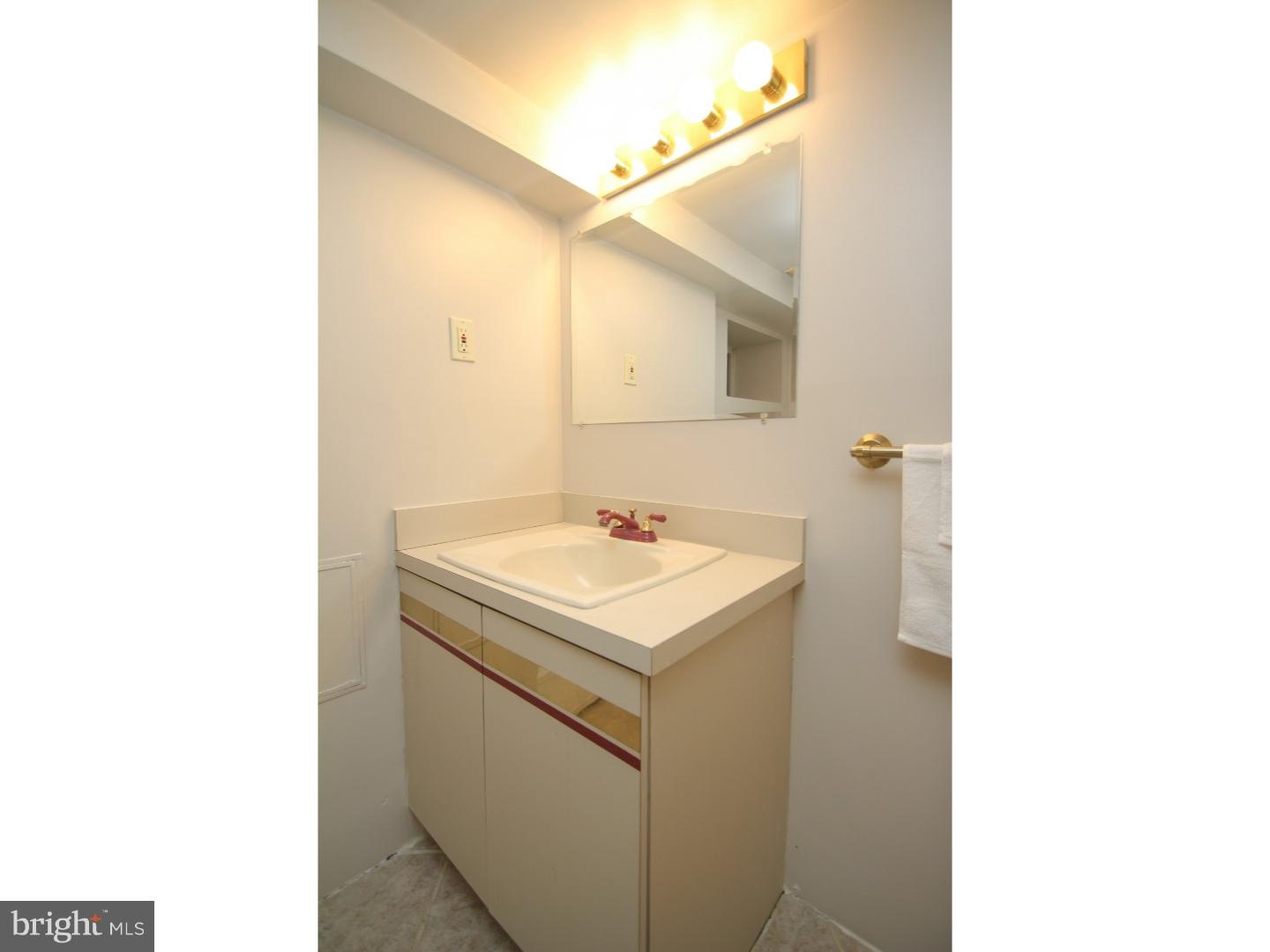 648 Croyden Road Cheltenham, PA 19012 - Photo 23 of 25