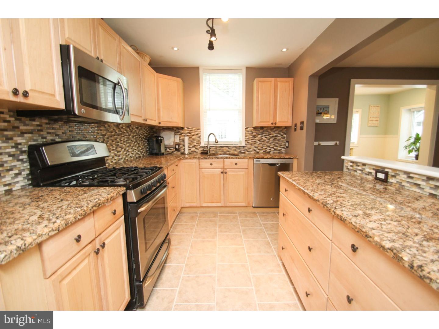 648 Croyden Road Cheltenham, PA 19012 - Photo 10 of 25