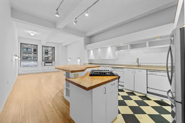 $1,475,000 | 148 West 23rd Street, Unit 5FG | Chelsea