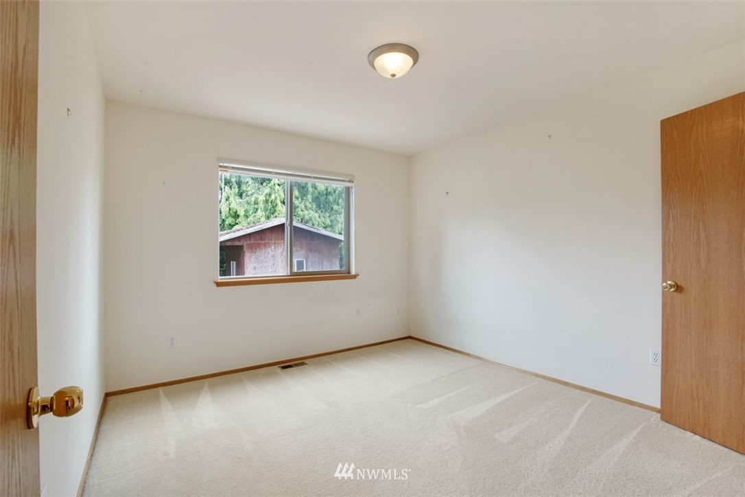 6812 Northeast 1st Place Renton, WA 98059 - Photo 14 of 25