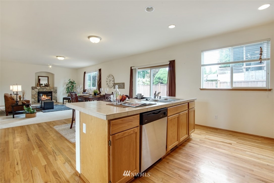 6812 Northeast 1st Place Renton, WA 98059 - Photo 6 of 25