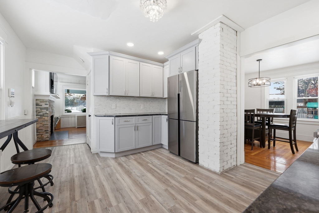 170 Plumtree Road Springfield, MA 01118 - Photo 5 of 32