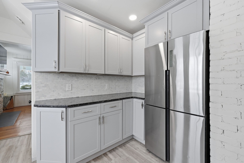 170 Plumtree Road Springfield, MA 01118 - Photo 6 of 32