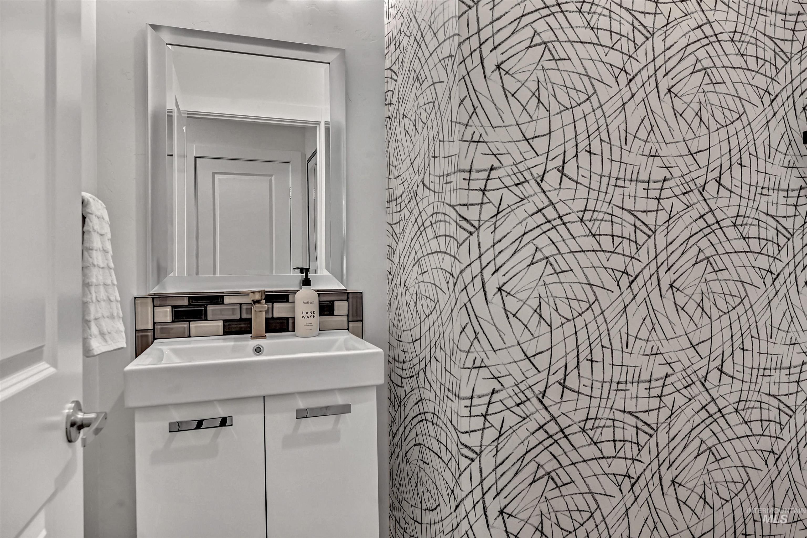 1525 South Boulder View Lane Boise, ID 83712 - Photo 13 of 34 Half bathroom with a sink