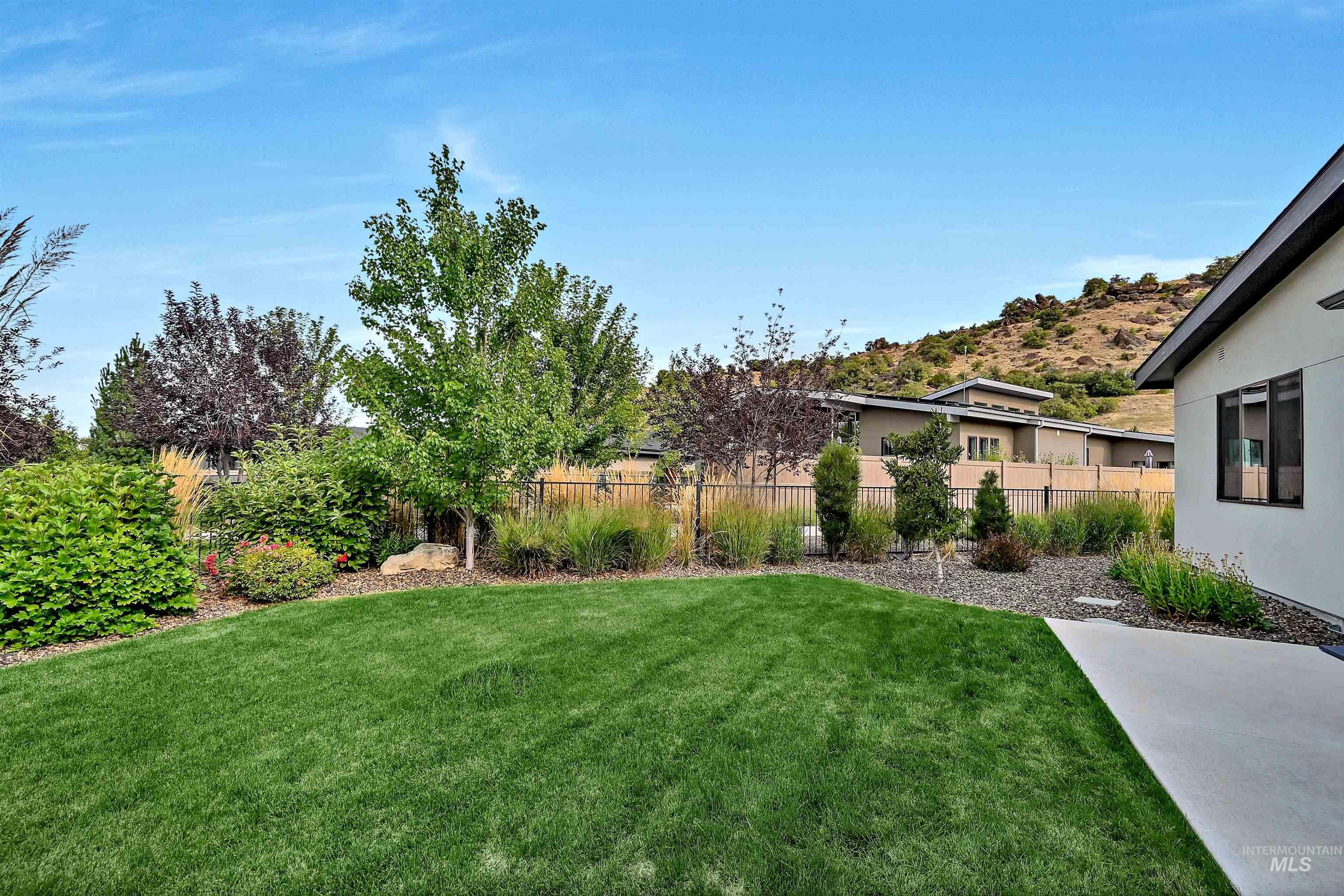 1525 South Boulder View Lane Boise, ID 83712 - Photo 26 of 34 View of yard