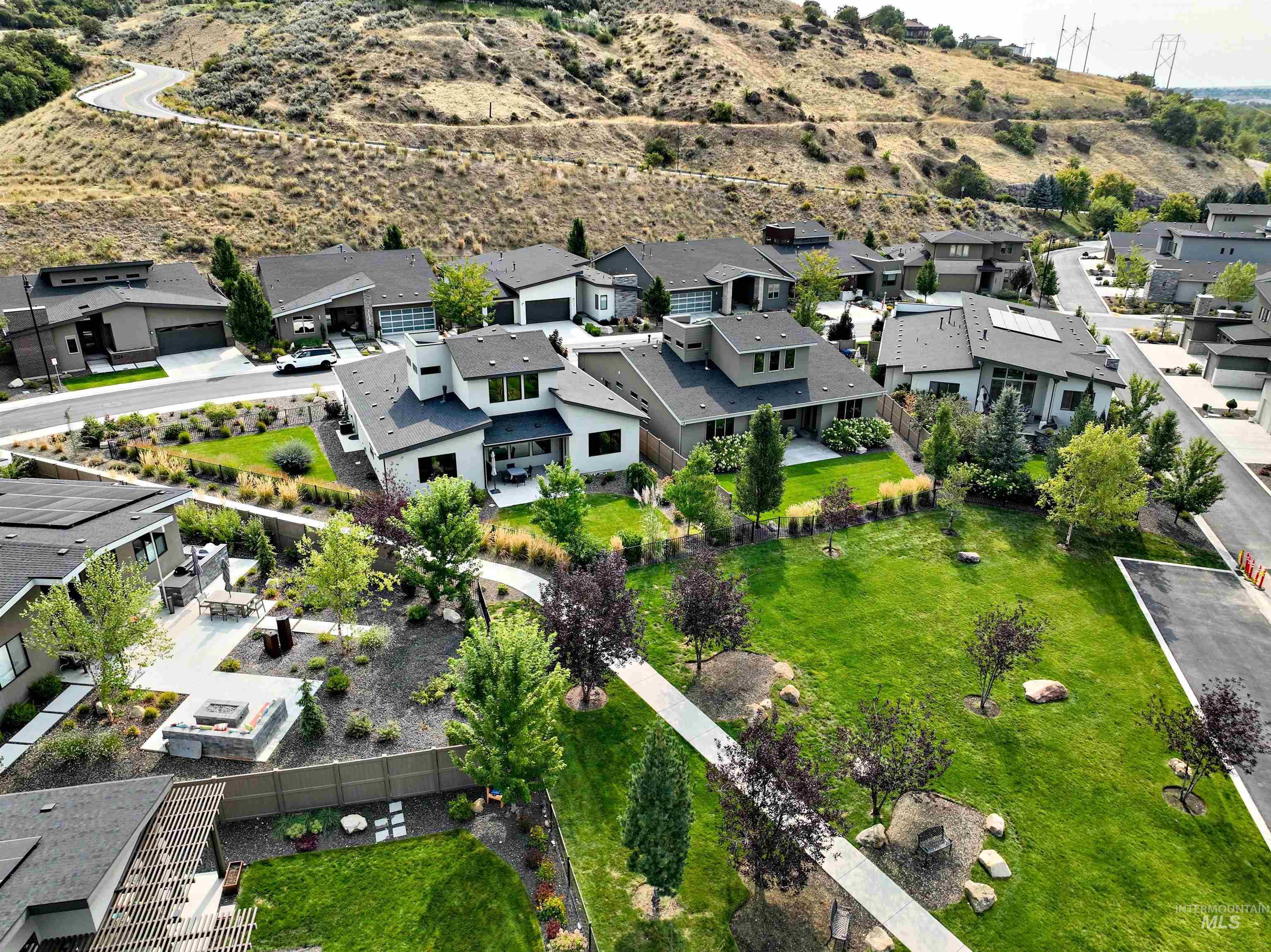 1525 South Boulder View Lane Boise, ID 83712 - Photo 29 of 34 Aerial perspective of suburban area