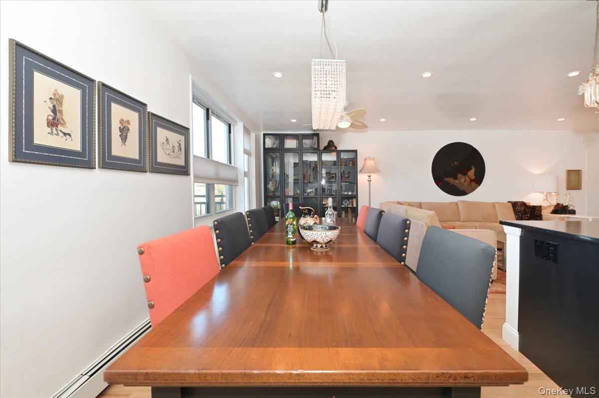 25 Canterbury Road, Unit 3H Great Neck, NY 11021 - Photo 6 of 45 Big Dining Table