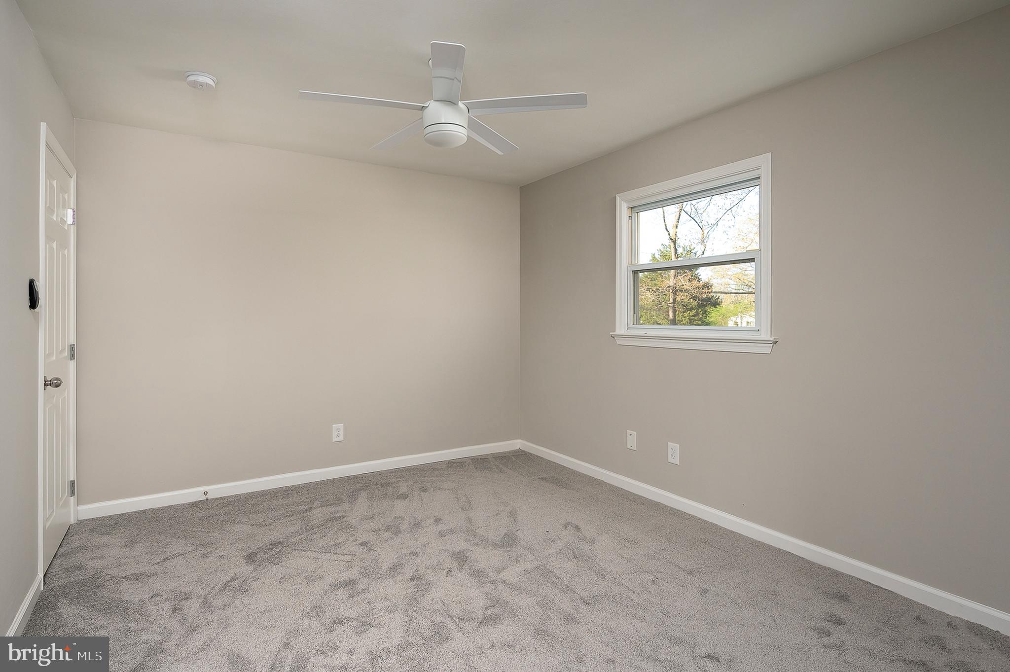 957 Shore Acres Road Arnold, MD 21012 - Photo 13 of 31 Primary Bedroom Sitting Area